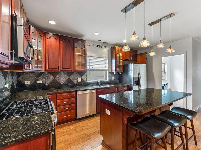 1639 W Blackhawk St #3 — Photo 4