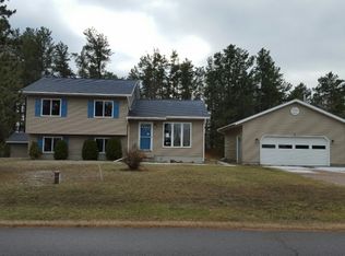 147 Ridgewood Dr, Marquette, MI 49855