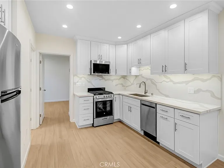 1013 E Angeleno Ave — Photo 9