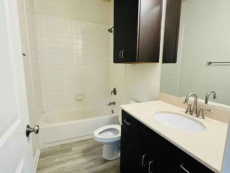 2705 Sandage Ave — Photo 4