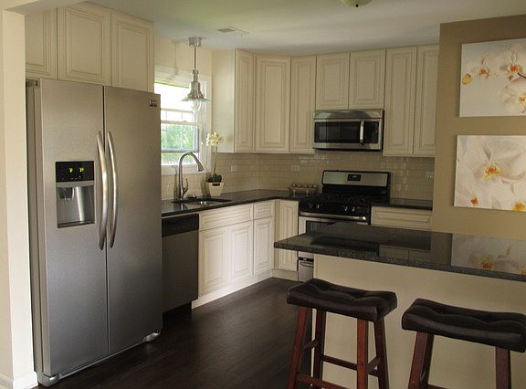3rd image of 1122 Charlene Ln