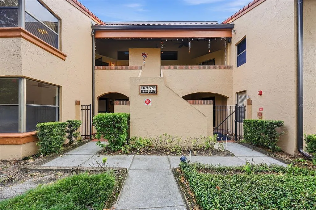 3 bed, 2.0 bath, 1460 sqft, $2,700 — Photo 2