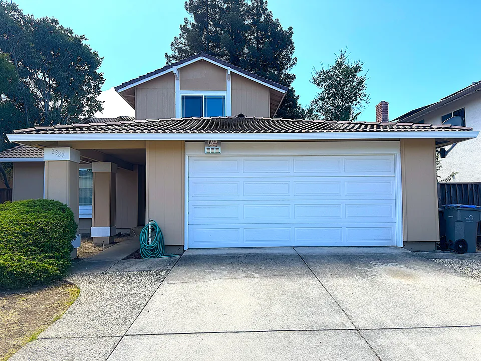 3327 Woodside Ln