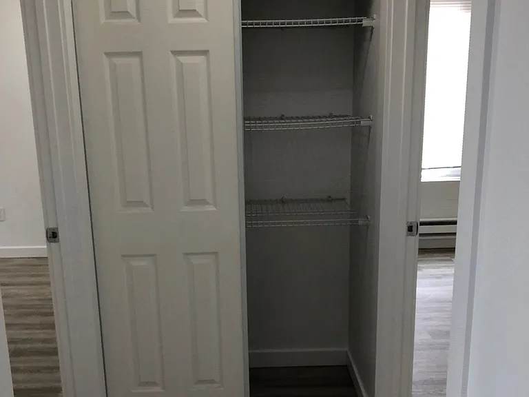 2839 Thorndyke Ave W — Photo 12