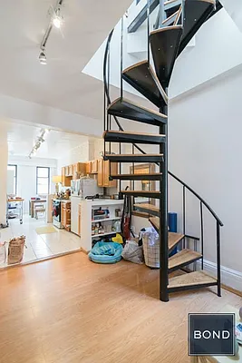 Rented by Bond New York | media 25