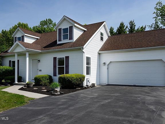 3rd image of 420 Helderview Drive