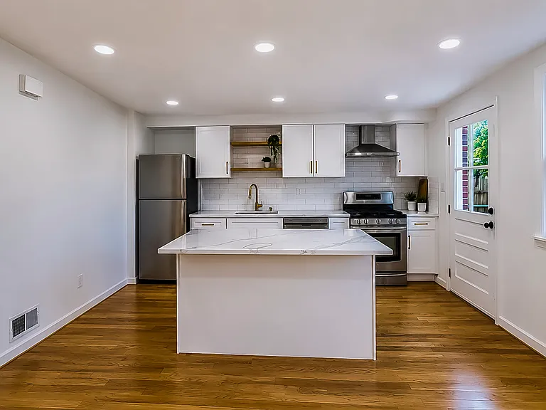 5729 Denwood Ave — Photo 10