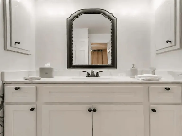 Full bathroom 1