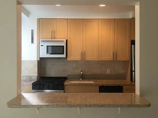 Rented by 4 Points Properties | media 10