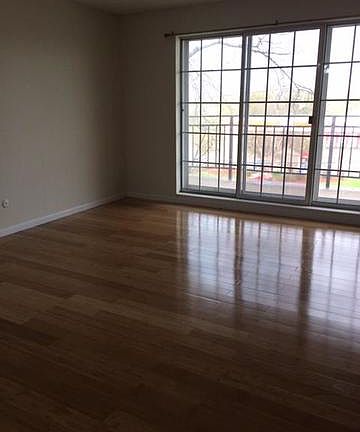 4th image of 1050 N Farnsworth Ave #31