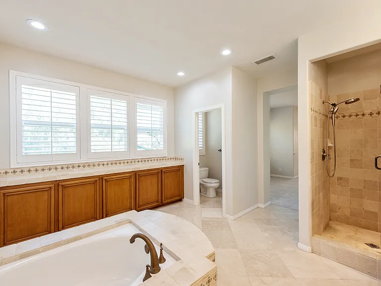 6 Westchester Ct — Photo 34