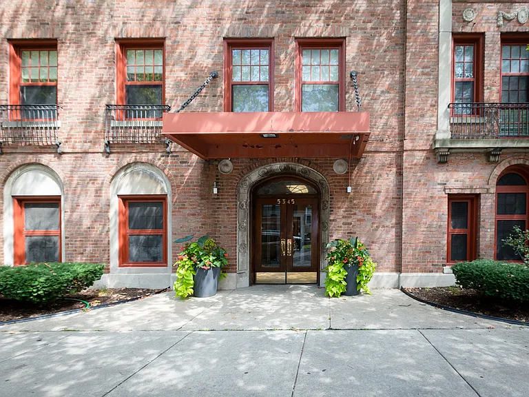 Ivy at Harper — Photo 1