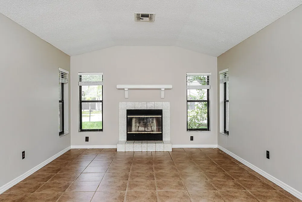 3 bed, 2.0 bath, 1772 sqft, $2,505 — Photo 3