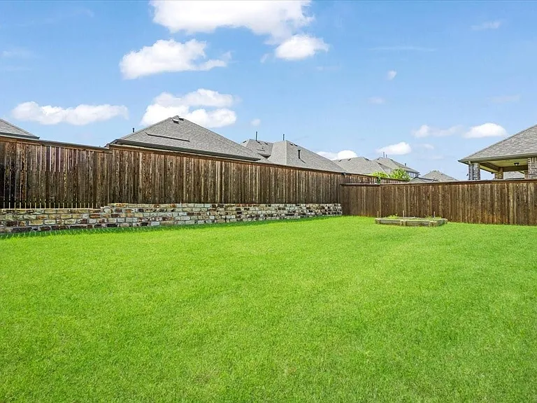 Plenty of space for outdoor landscaping.
