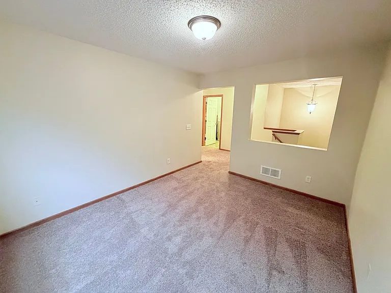 10800 Hawthorn Trl #E — Photo 13