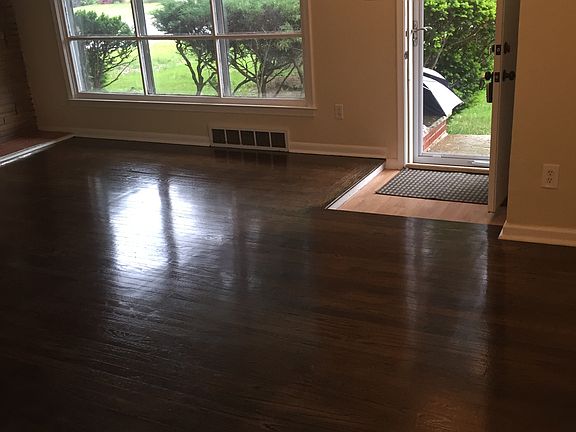 4th image of 18826 Hilton Dr