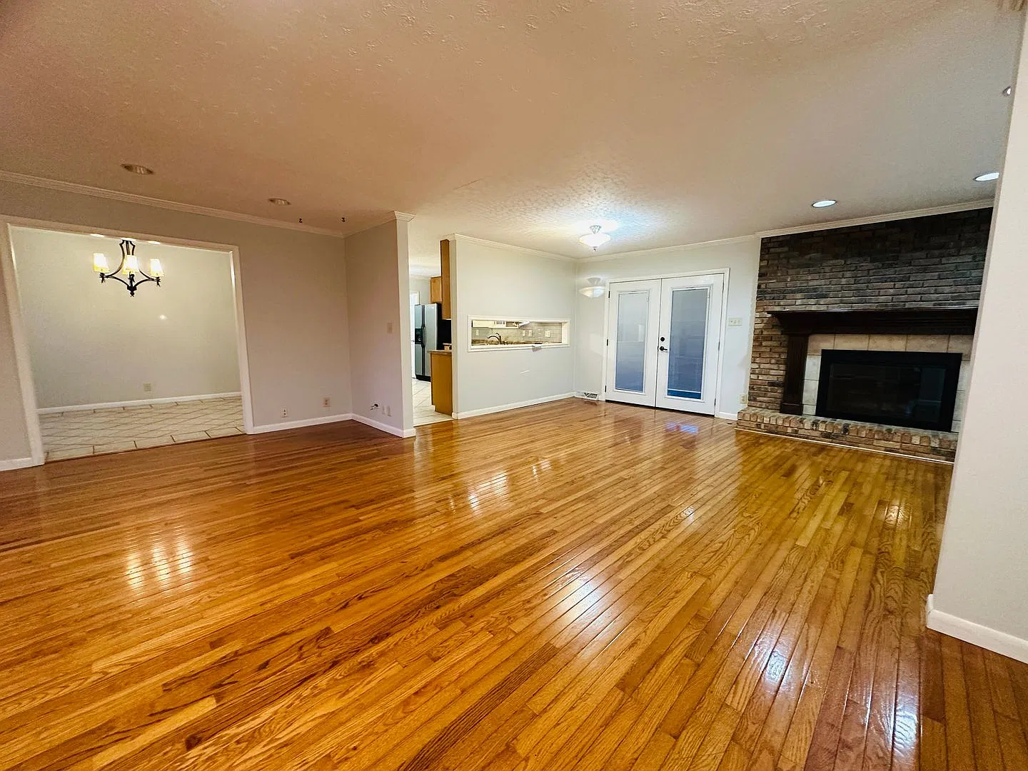 Charming 3-Bedroom Farragut Home with Gas Fireplace, Deck & 2-Car Garage — Photo 4