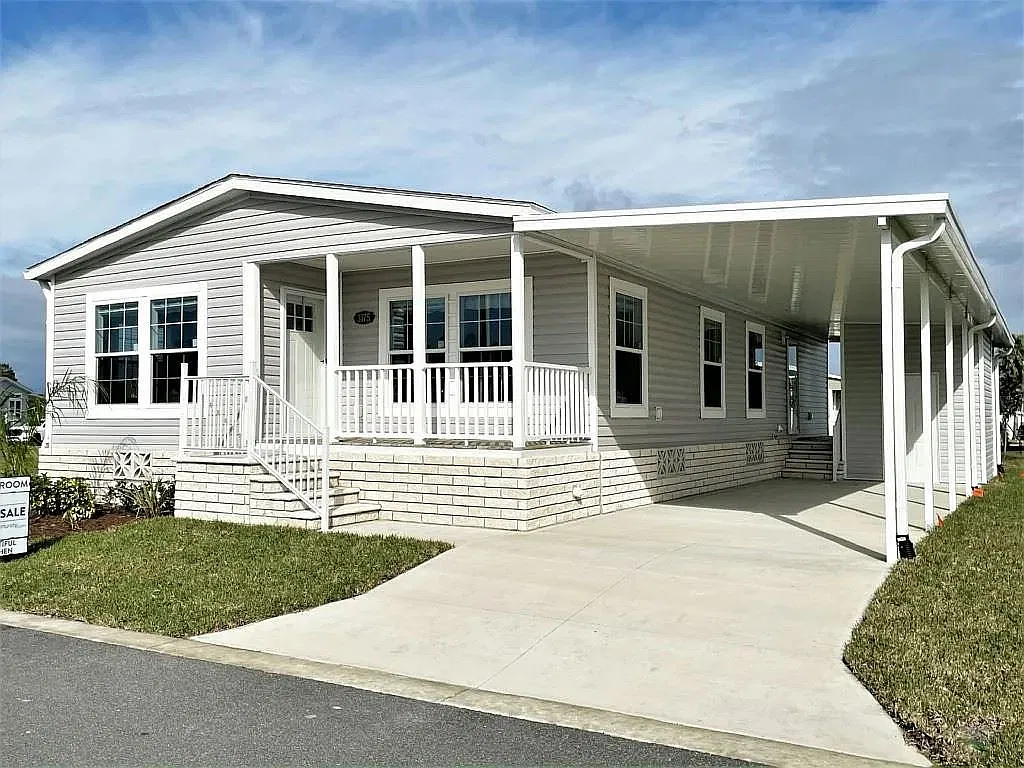 3 bed, 2.0 bath, 1372 sqft, $1,386 — Photo 1