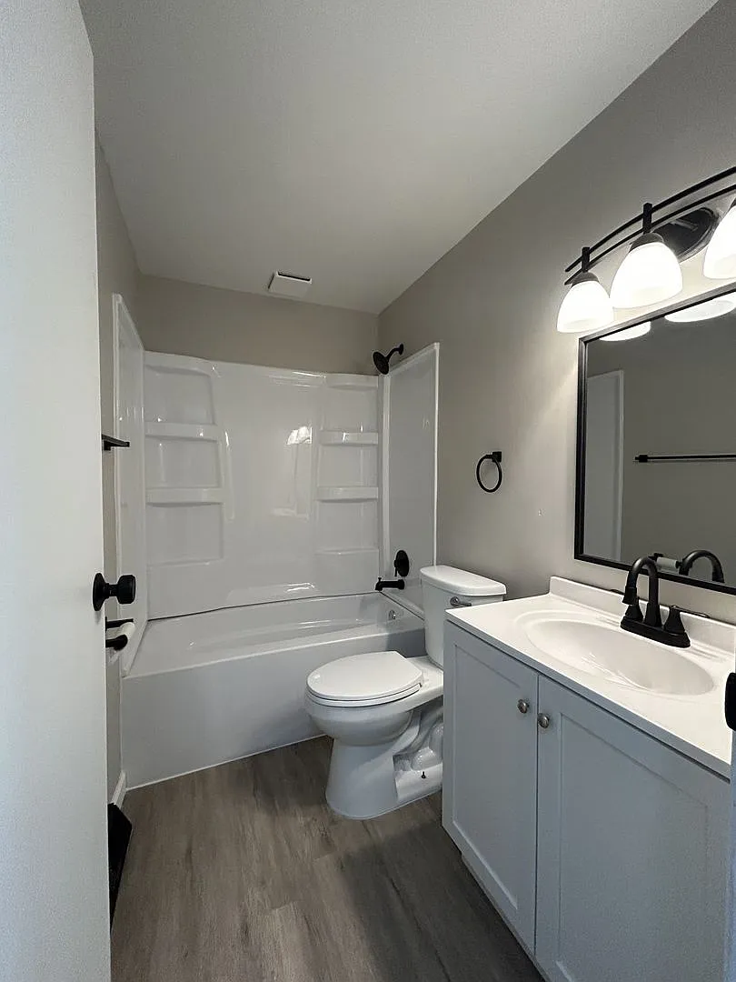 Cambridge Oak Apartments 816 Oak St — Photo 4