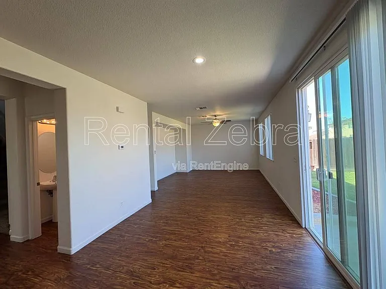 256 Mono Lake Ave — Photo 5