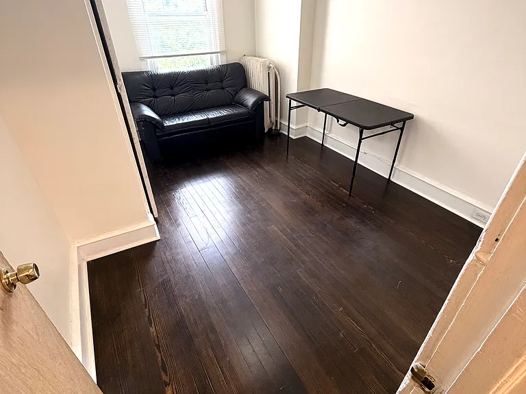 605 Lindley Ave — Photo 4