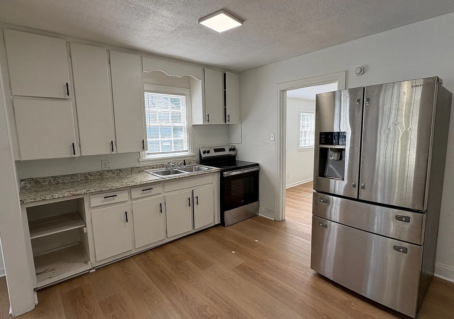 Updated 3 Bed / 1 Bath home in NLR — Photo 3
