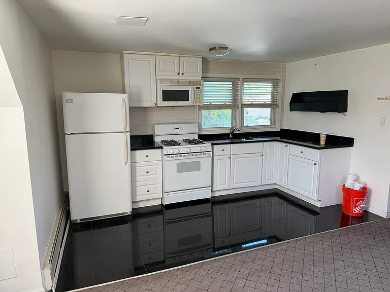 260 Toronto Ave #2 — Photo 4