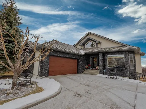 122 N Gleneagles Lndg, Cochrane, AB T4C 1W3