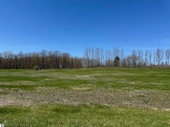 3 S Ruby Ln, Lake Leelanau, MI 49653