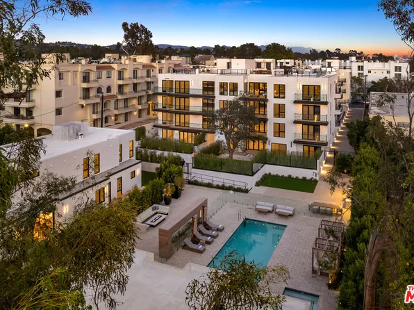 505 S Barrington Ave #301, Los Angeles, CA 90049