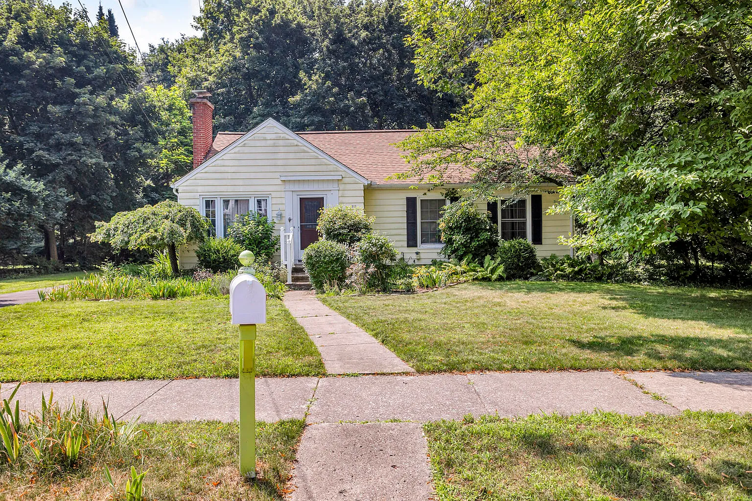 317 Sulgrave Ave photo 1