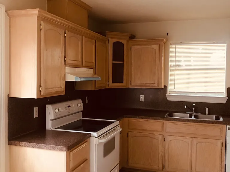 2513 Shasta Ave — Photo 8