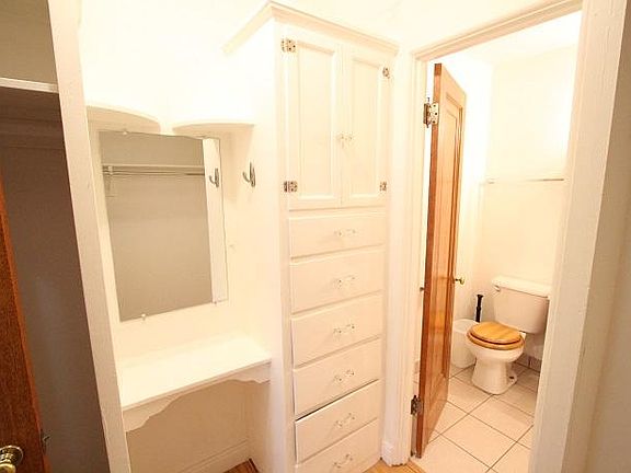 4th image of 1626 N Logan St