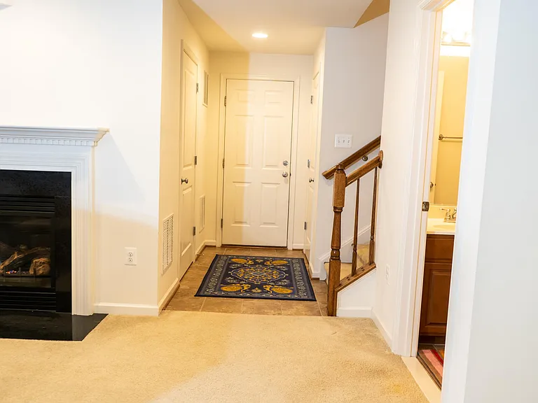 25095 Croxley Green Sq — Photo 59