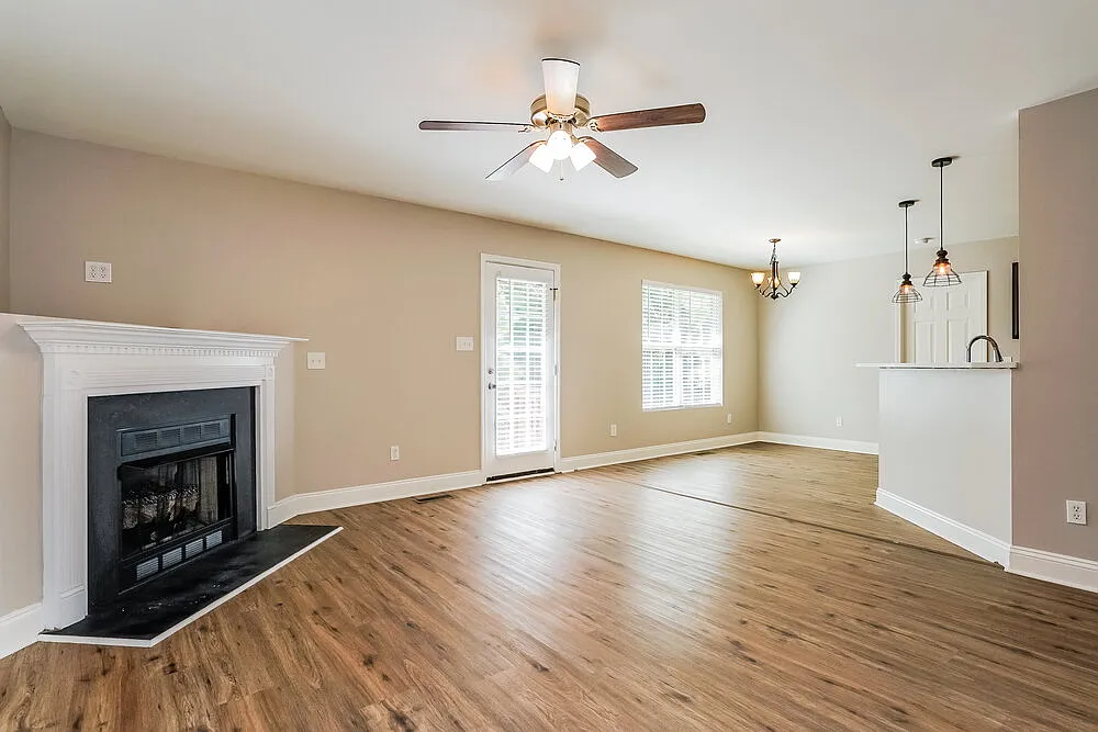 4 bed, 2.0 bath, 1467 sqft, $1,795 — Photo 3