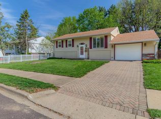 1812 Columbus Dr, Pekin, IL 61554