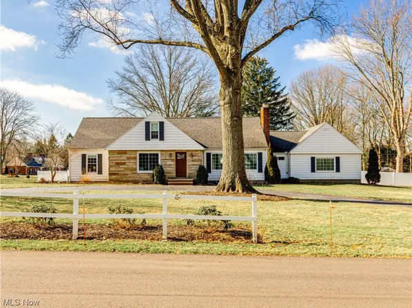 2425 Amesbury Rd, Akron, OH 44313