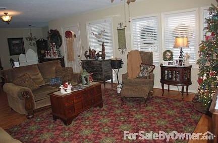 Several windows that allow light...
						:
						Blinds included