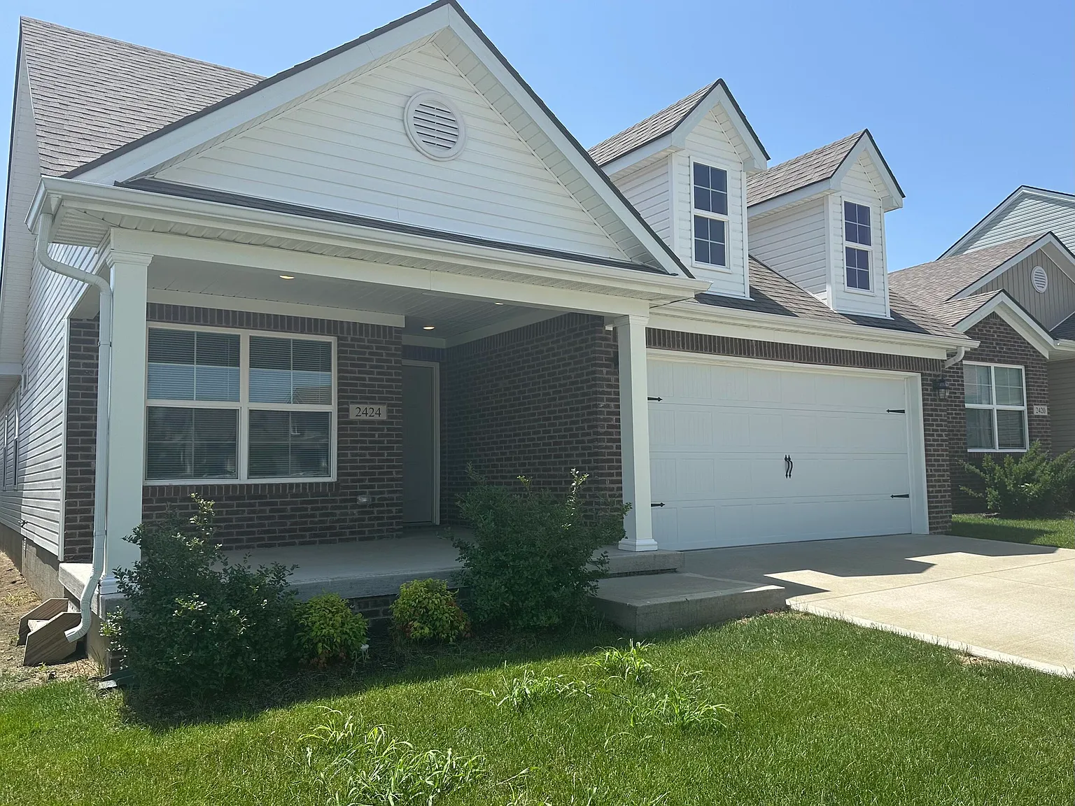 3 bed, 2.0 bath, 1322 sqft, $1,900 — Photo 2