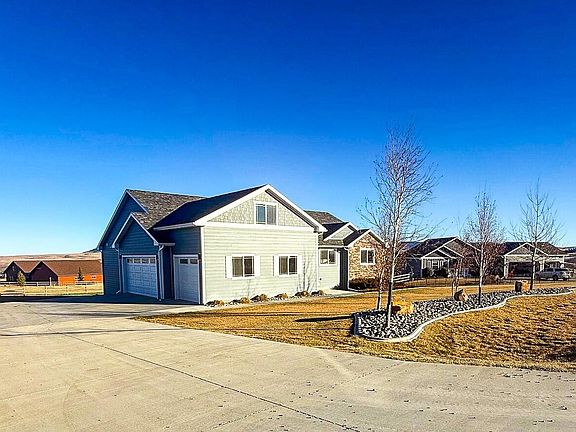 2nd image of 401 Castle Ridge Dr