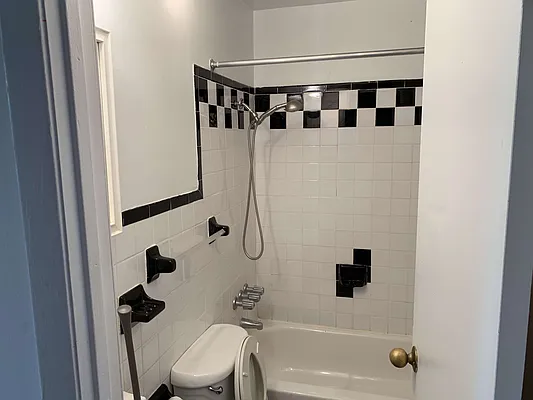 Rented by Flatiron Real Estate Advisors LLC | media 12