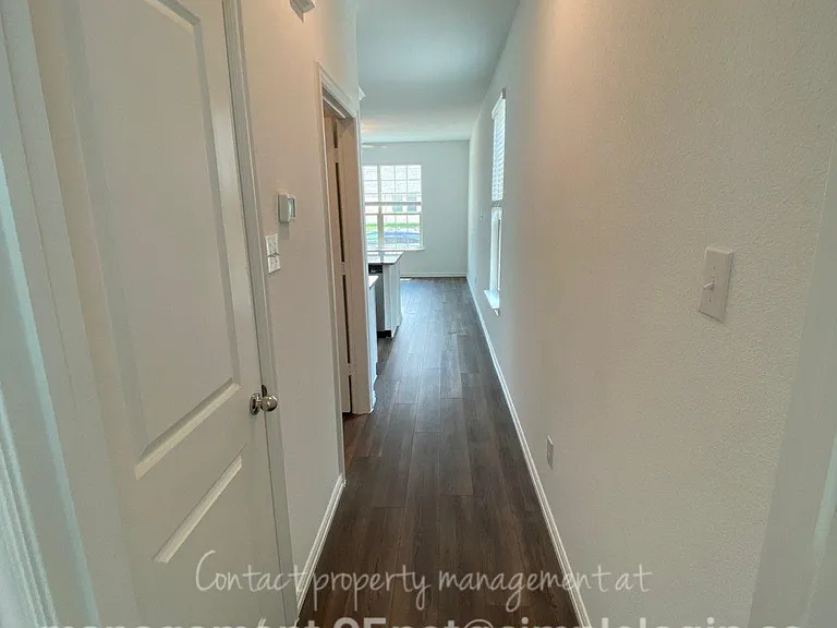 1022 Rosewood St — Photo 6