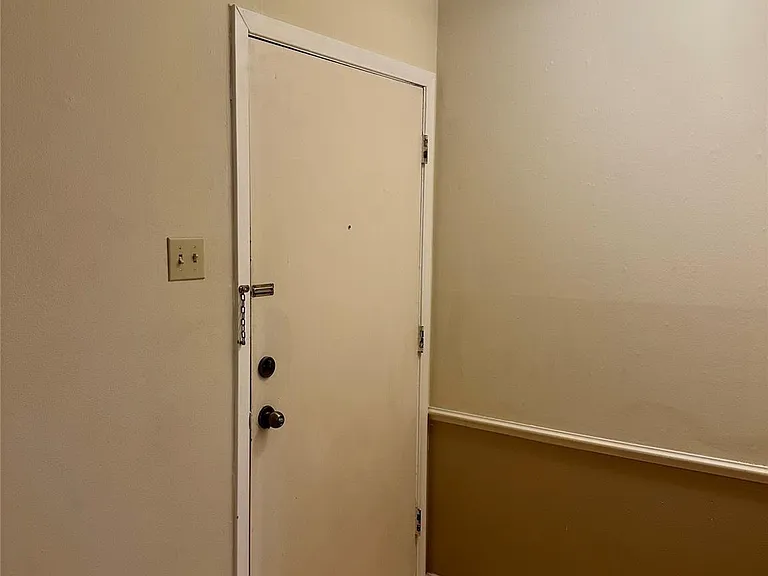 7600 Burgoyne Rd #240 — Photo 14