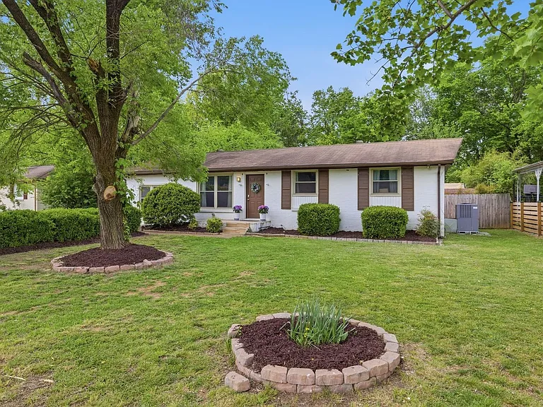 3213 Sennadale Ln — Photo 2