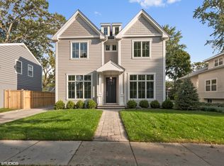 414 Gregory Ave, Wilmette, IL 60091