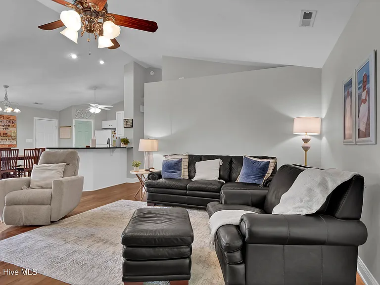 305 Lafayette St — Photo 4