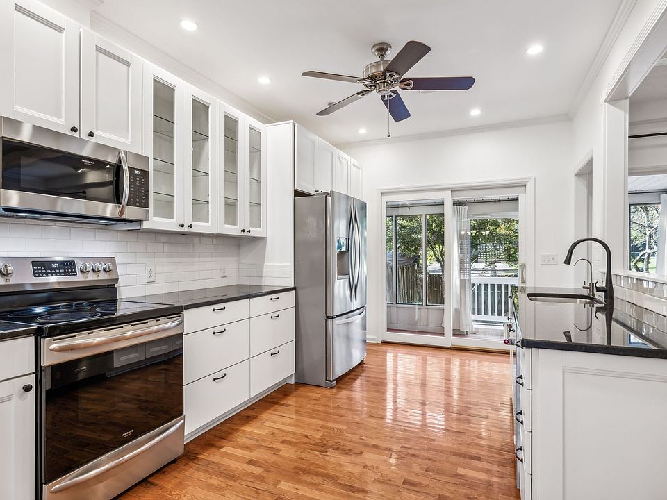 1st image of 105 Foxborough Sq W