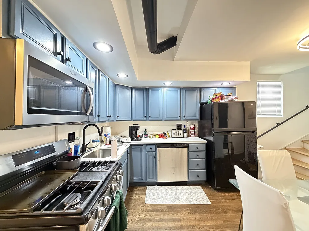 Exceptional 4 Bed, 2 Bath at Grand + Damen (East Village) — Photo 3