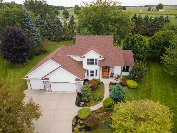 12837 Whisper Ridge Dr, Freeland, MI 48623