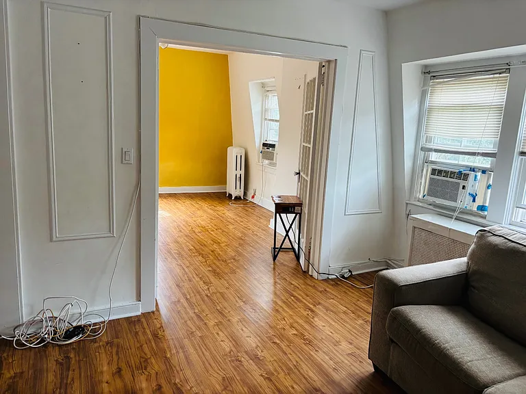 145 Carpenter Ave #4 — Photo 2